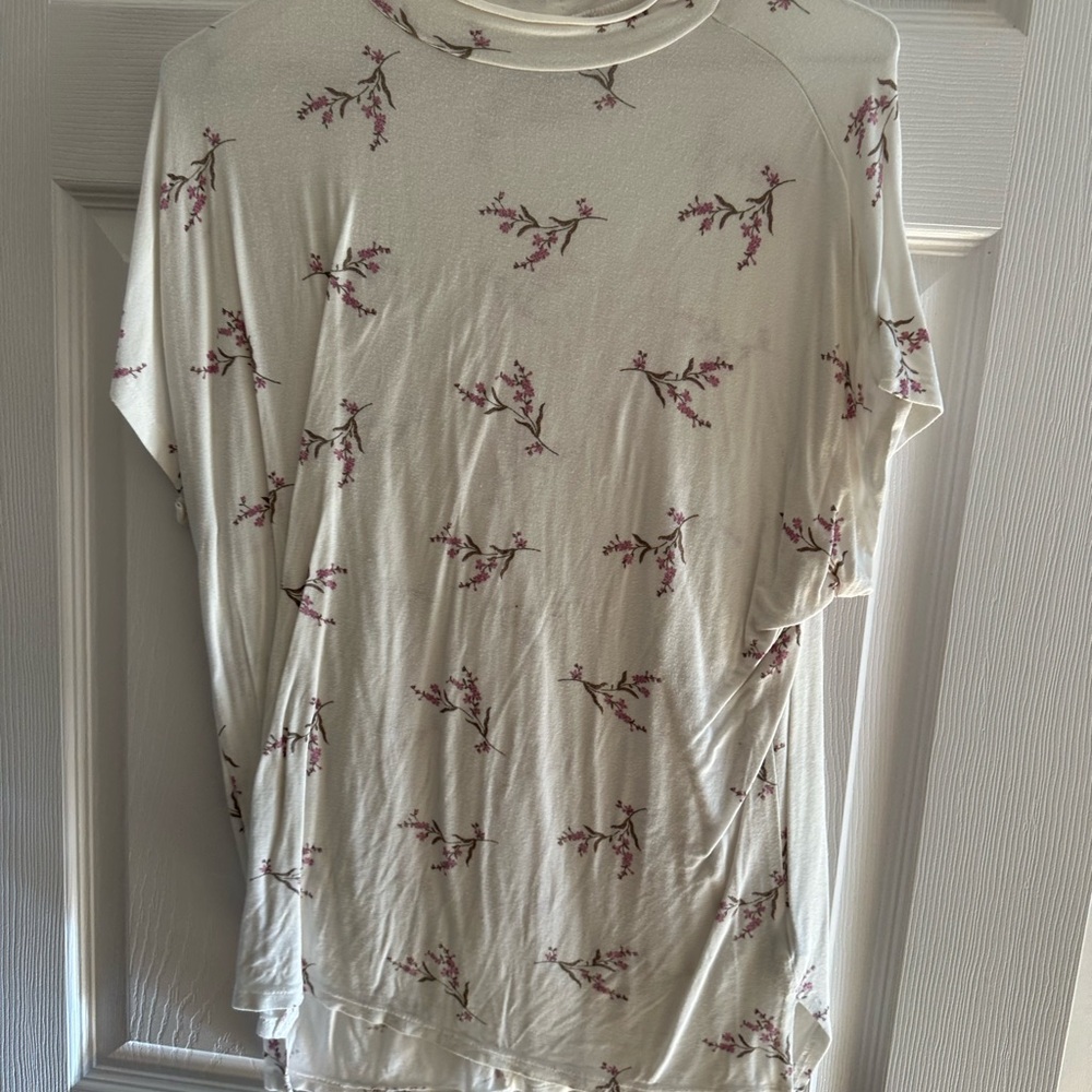 Suzy Shier Cream Floral Short Sleeve Tee